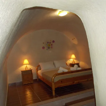 Loukas Kontos Traditional House