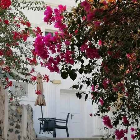 Loukas Kontos Traditional House Emporio (Santorini)