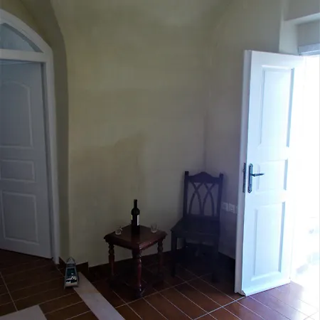 Loukas Kontos Traditional House Emporio (Santorini)