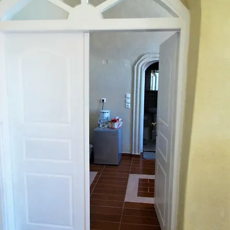 Loukas Kontos Traditional House Feriehus Emporio (Santorini)
