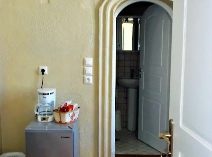 Loukas Kontos Traditional House Emporio (Santorini)