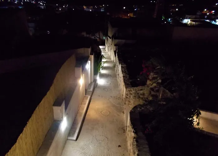 Loukas Kontos Traditional House * Emporio (Santorini)