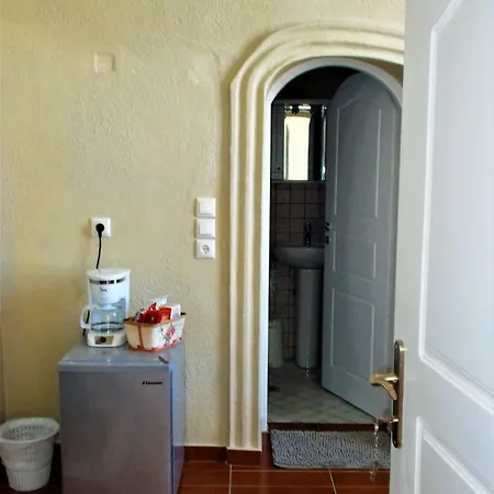 Loukas Kontos Traditional House Emporio (Santorini)